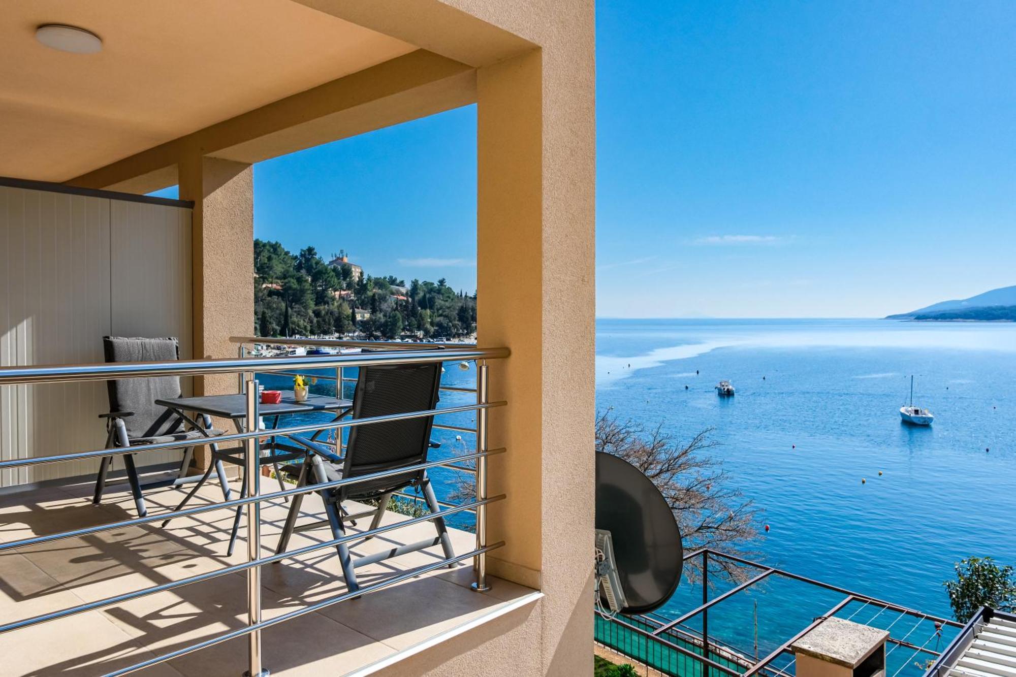 Studio Apartment Above Promenade W Terrace & Parking Rabac Exterior foto