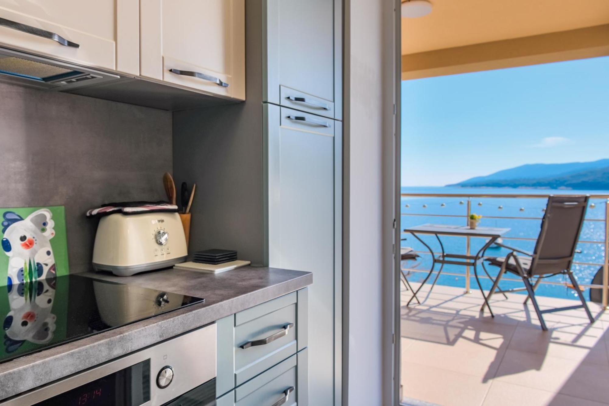 Studio Apartment Above Promenade W Terrace & Parking Rabac Exterior foto