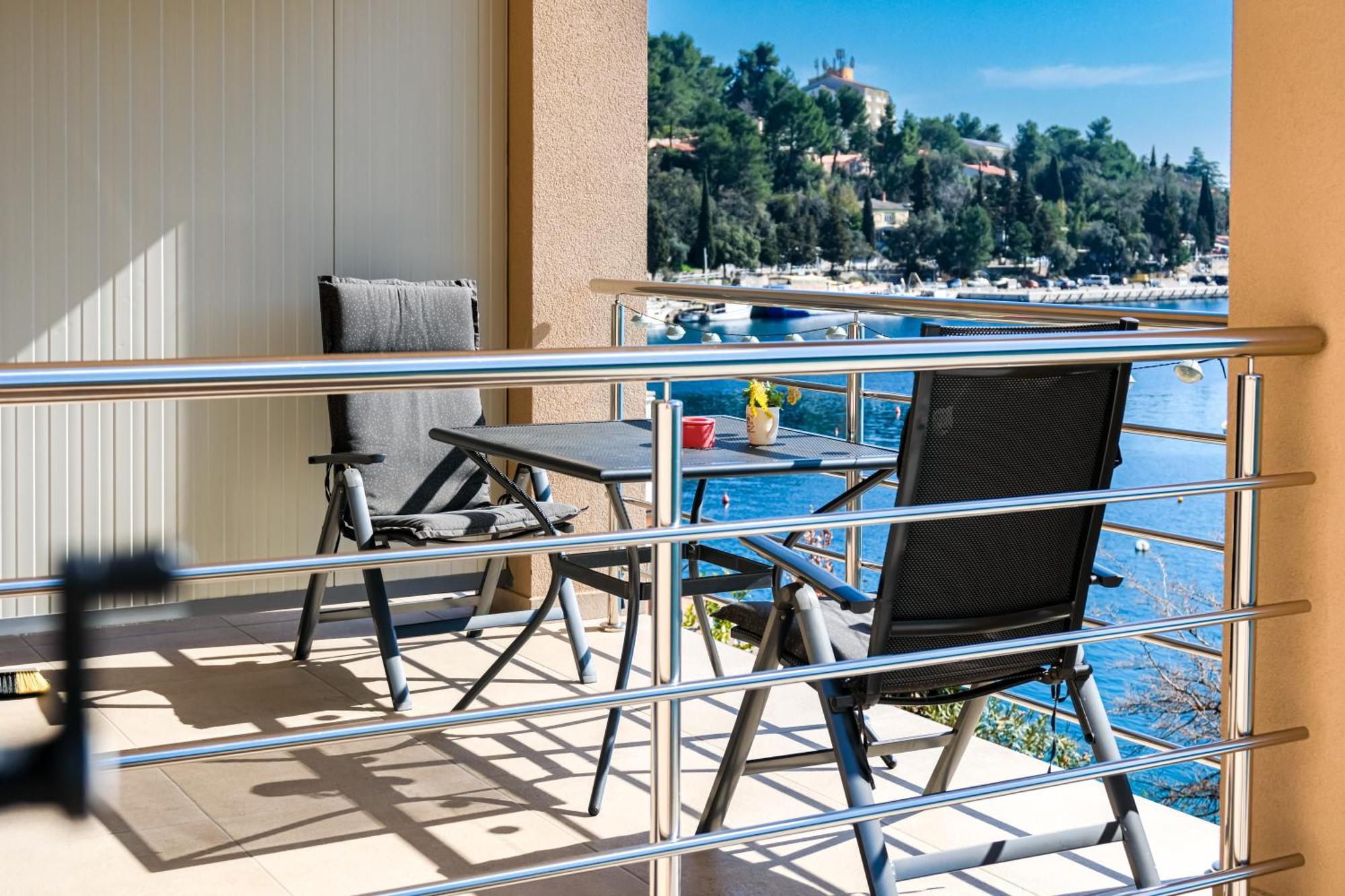 Studio Apartment Above Promenade W Terrace & Parking Rabac Exterior foto